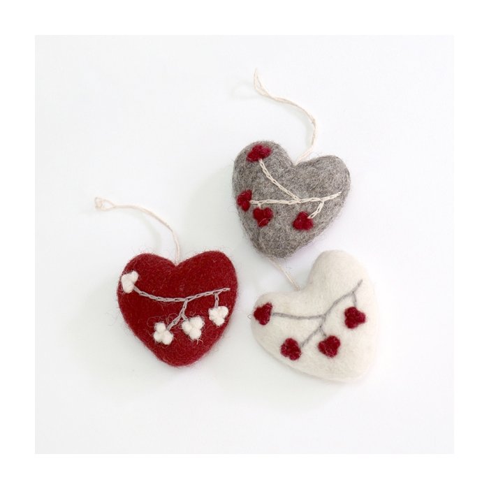 12+ felt heart ornaments to make - Swoodson Says